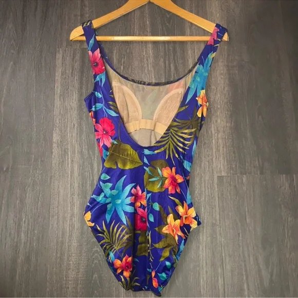 Vintage Slim Allure Tropical Floral One-Piece Swimsuit - Picture 4 of 6